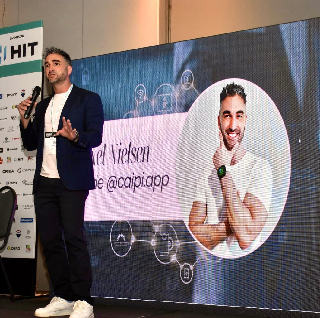Axel Nielsen como speaker en el Hotel Hilton Puerto Madero, Buenos Aires.